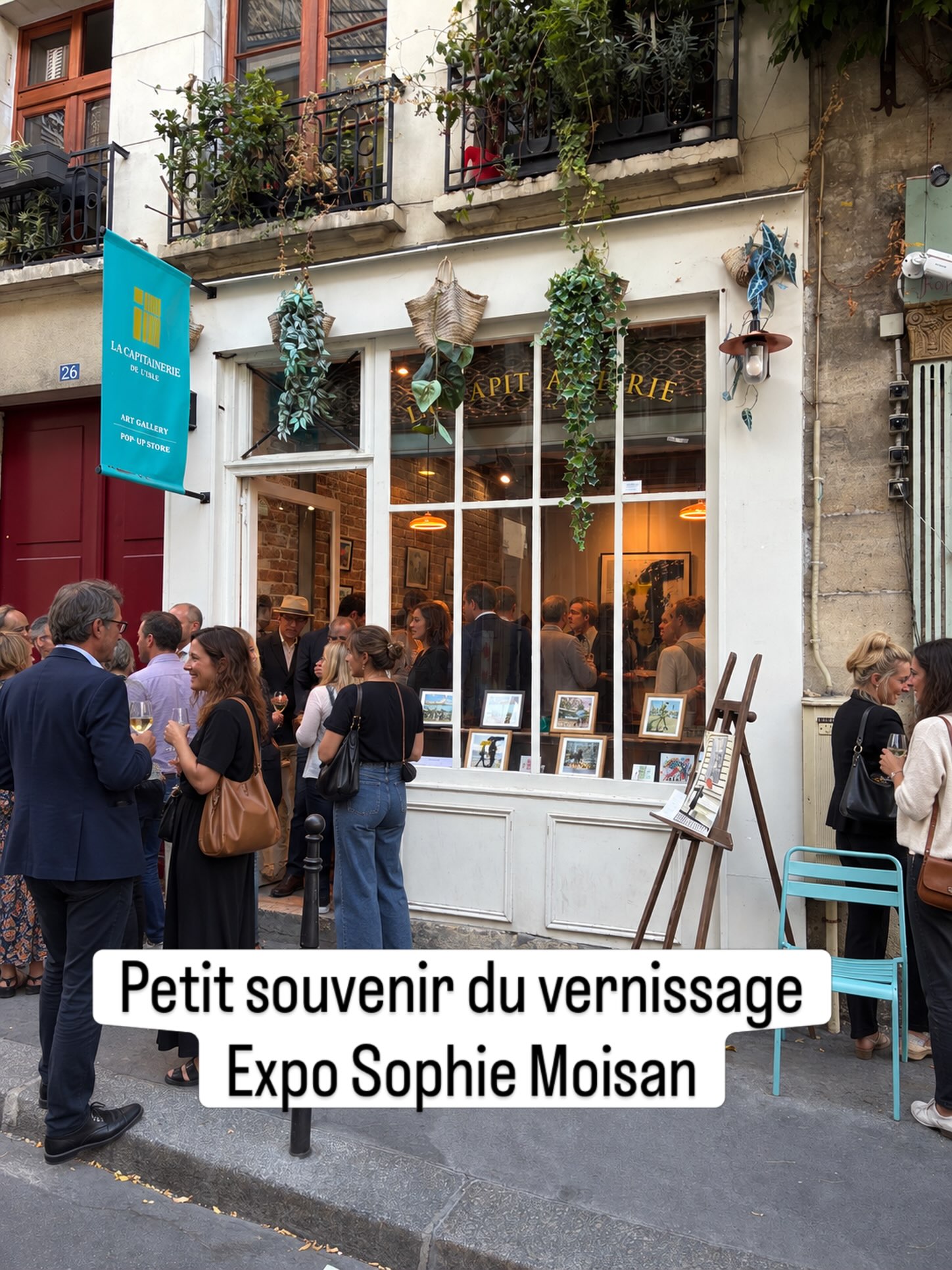 L’expo se termine. Merci à tous pour votre présence et merci aux nombreux touristes de passage qui ont apprécié le travail de Sophie Moisan et qui ont emporté des souvenirs au 4 coins du monde. 😊. #artiti #sophiemoisan #photographer #lacapitainerieparis